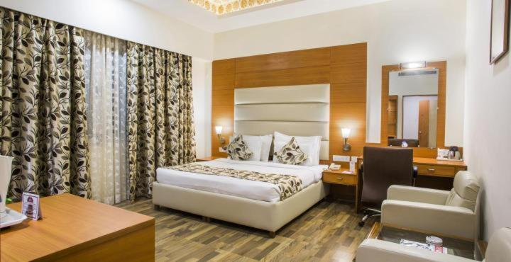 Grand Continental Hotel Аллахабад Екстер'єр фото