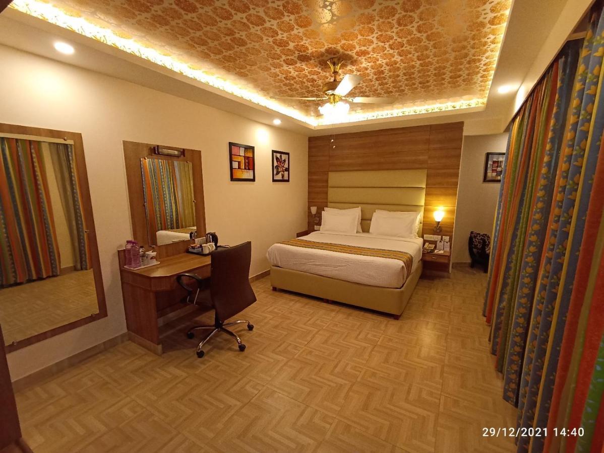 Grand Continental Hotel Аллахабад Екстер'єр фото