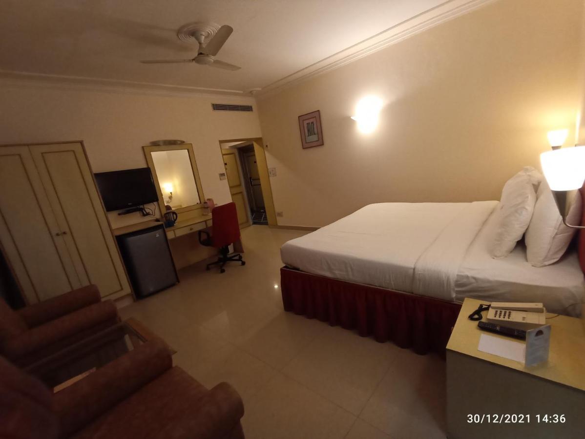 Grand Continental Hotel Аллахабад Екстер'єр фото
