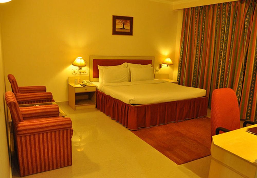 Grand Continental Hotel Аллахабад Екстер'єр фото